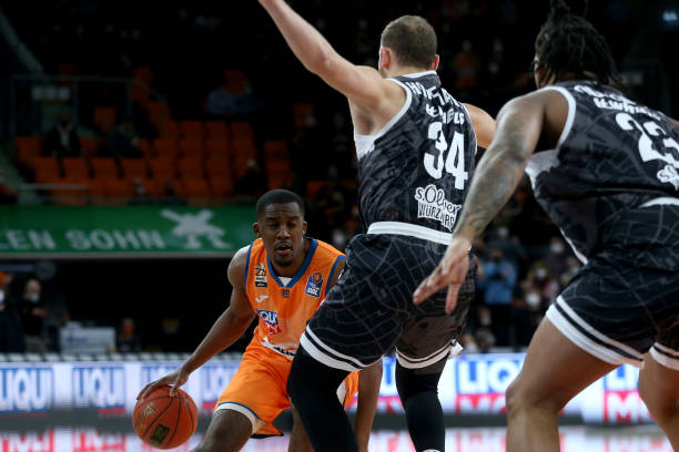 后防线在多 后防线在多